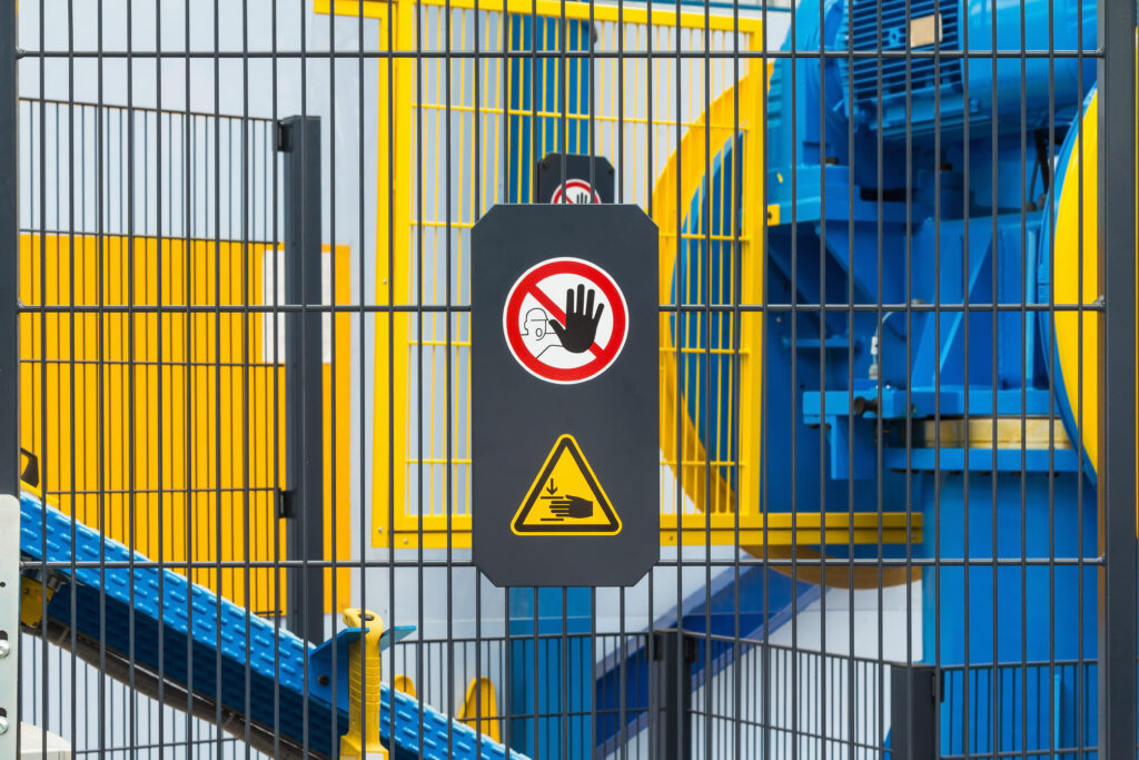 Adeguare la distanza di sicurezza e prevenire gli infortuni grazie alle norme UNI ISO 14120 e UNI ISO 13857